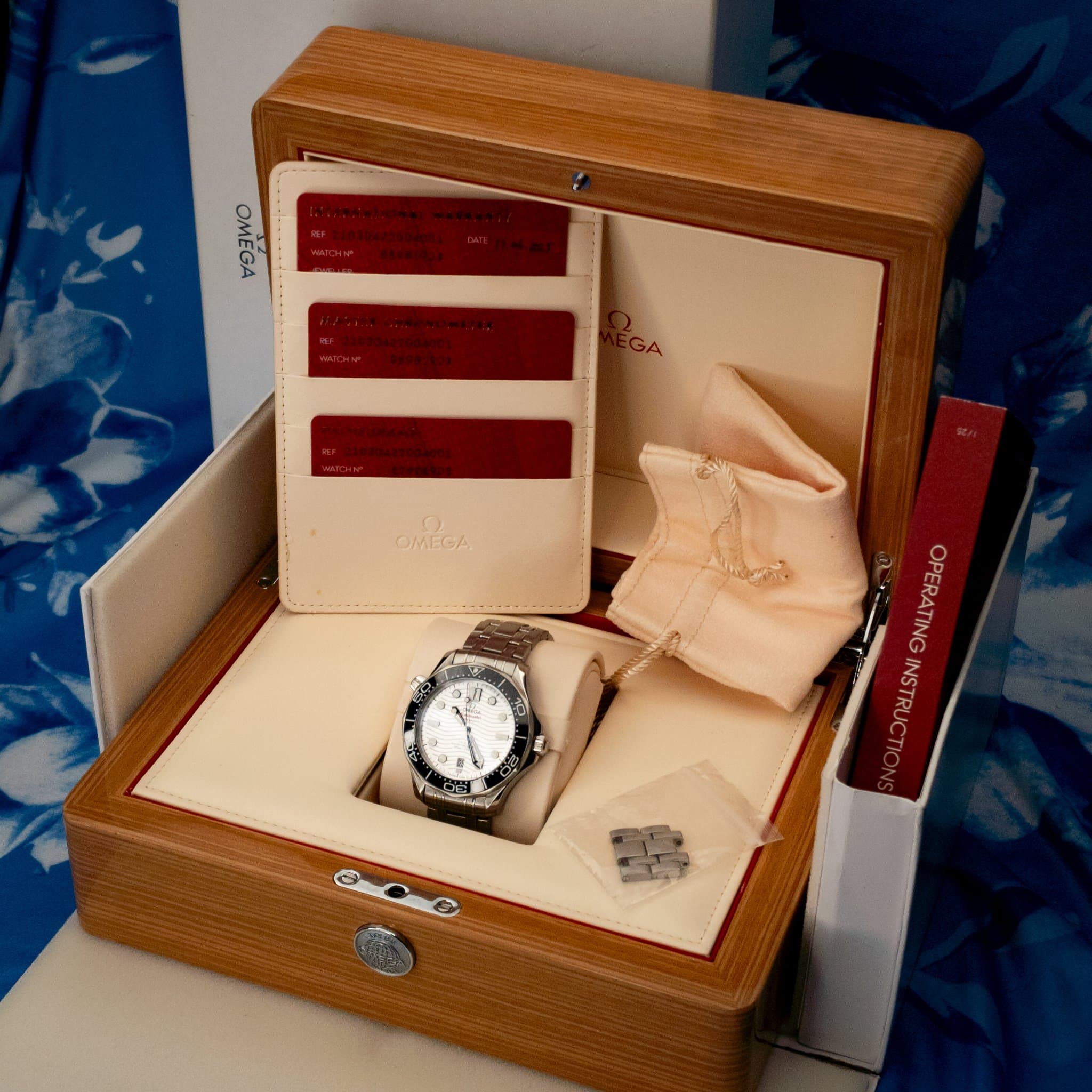 Omega SMP White Wave Steel 2025 (Ref. 210.30.42.20.04.001) — photo 2