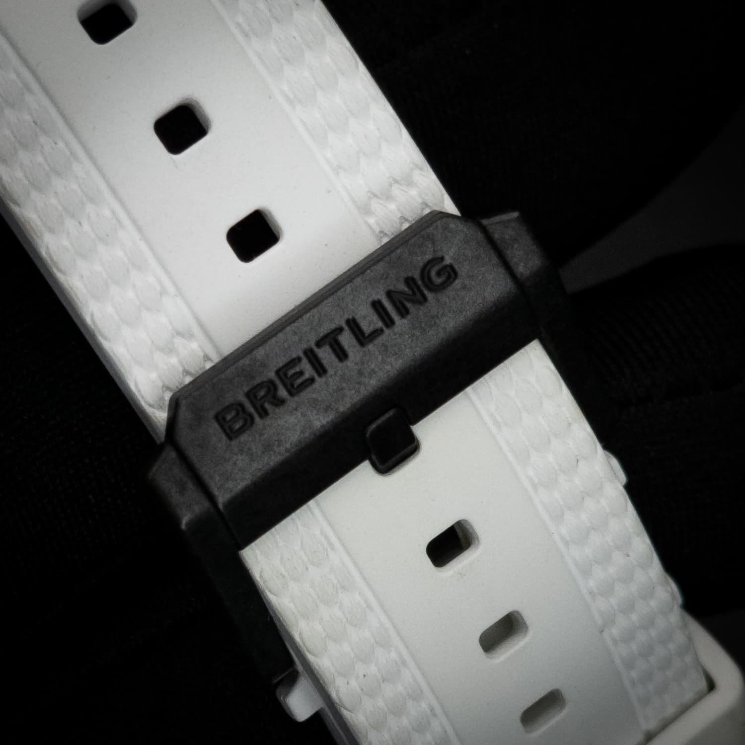 Breitling Endurance Pro 44 Wht - Blk (Ref. X82310A71B1S1) — photo 9