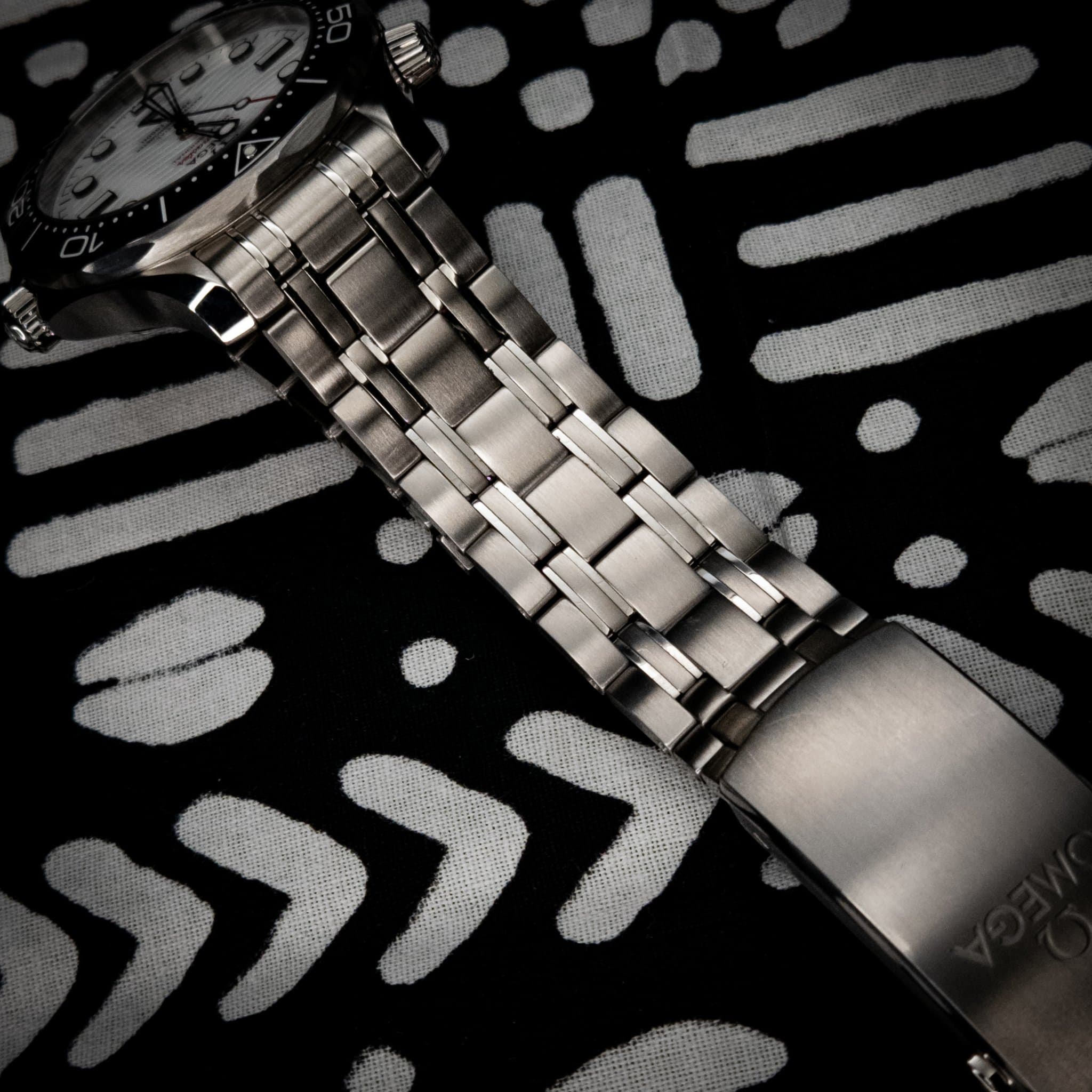 Omega SMP White Wave Steel 2025 (Ref. 210.30.42.20.04.001) — photo 11