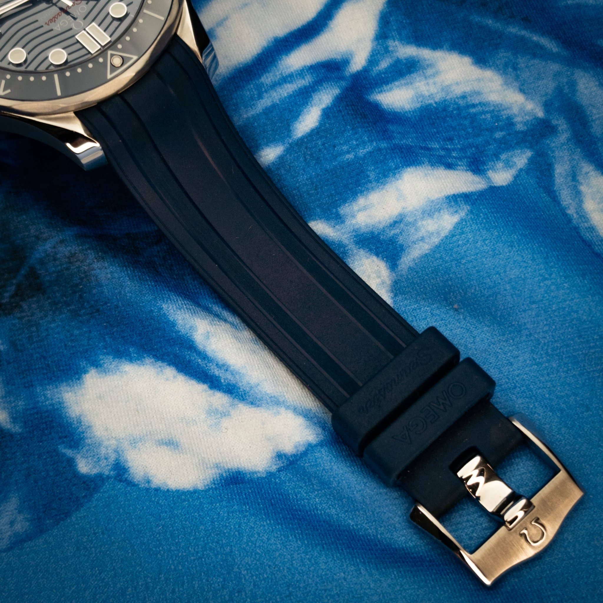 Omega SMP Blue Wave Rub (Ref. 210.32.42.20.03.001) — photo 10