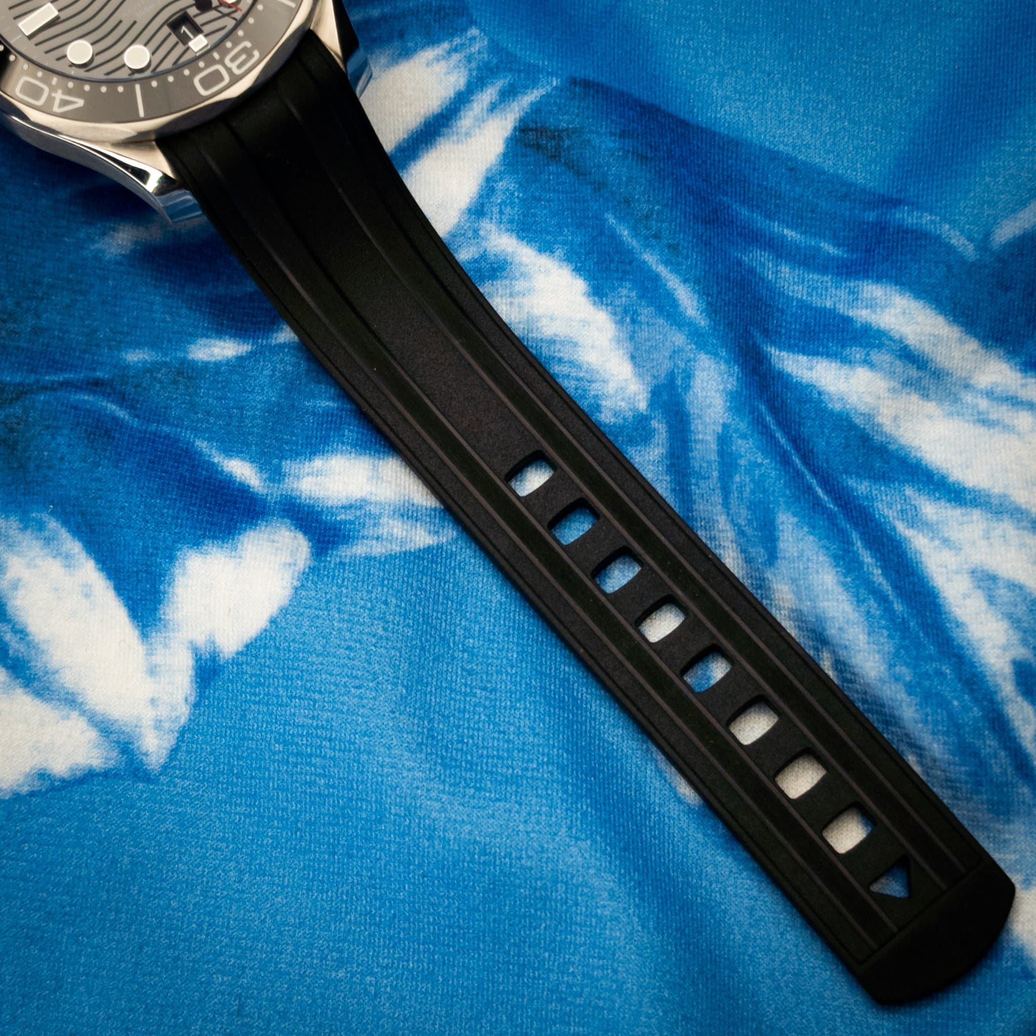 Omega Seamaster Black Wave Rubber (Ref. 210.32.42.20.01.001) — photo 9