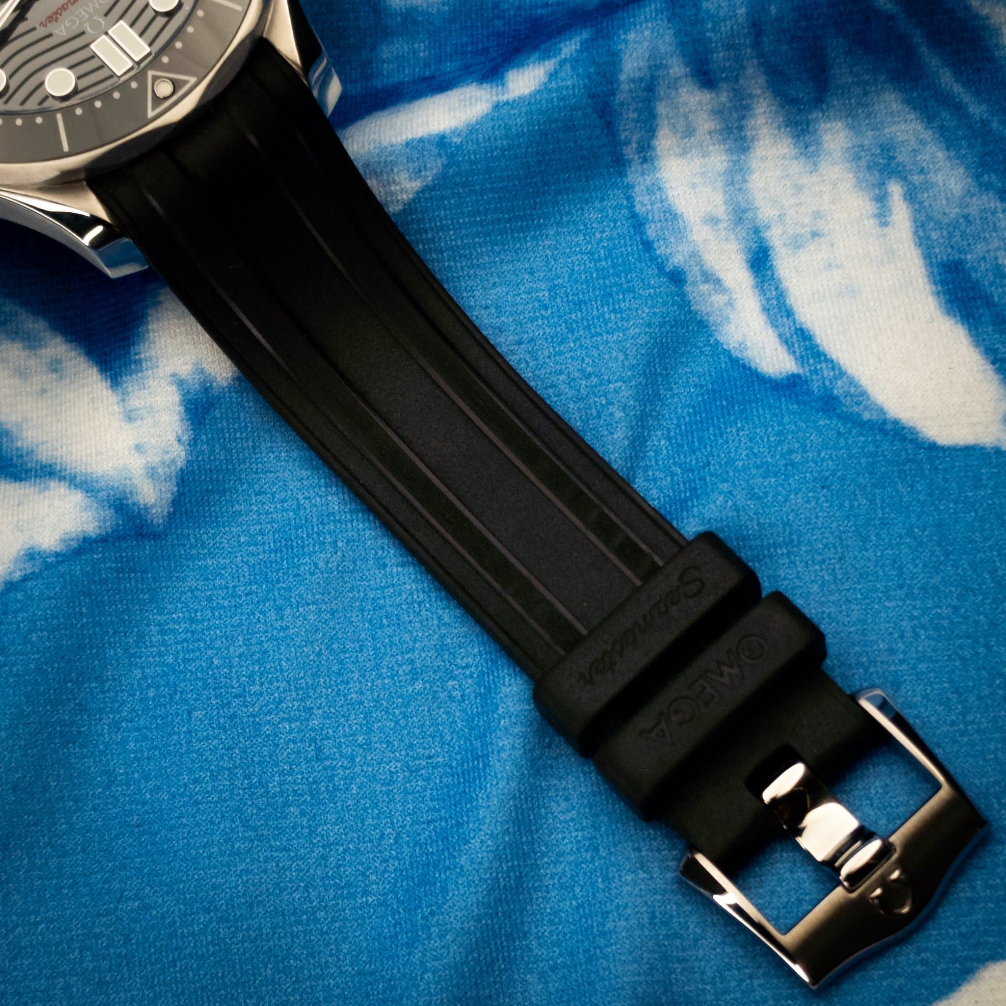 Omega Seamaster Black Wave Rubber (Ref. 210.32.42.20.01.001) — photo 13