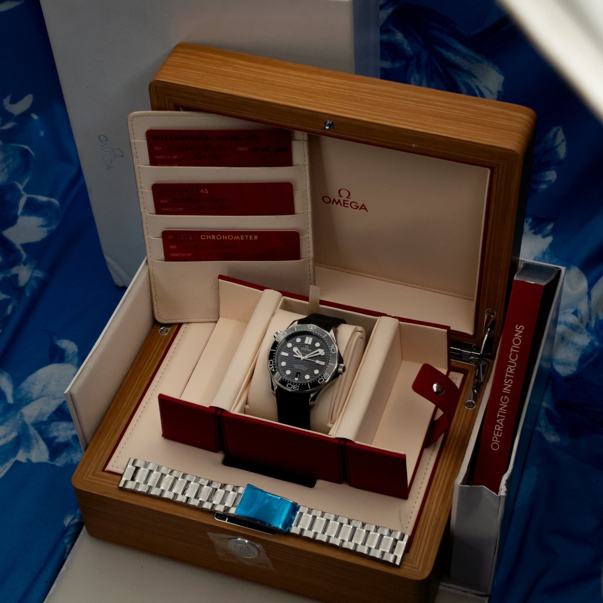 Omega Seamaster Black Wave Rubber (Ref. 210.32.42.20.01.001) — photo 2
