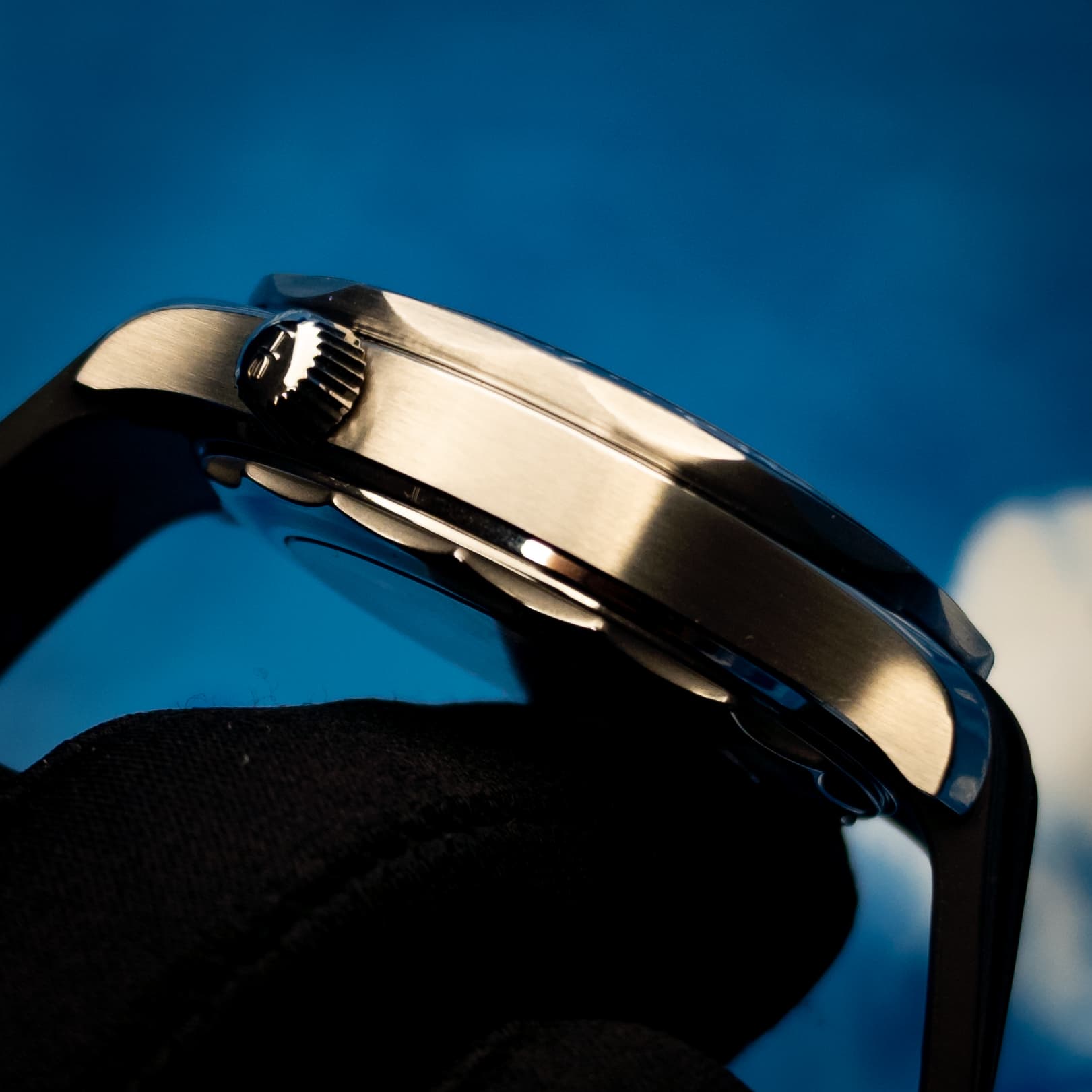 Omega Seamaster Diver 300M Black Wave (Ref. 210.32.42.20.01.001) — photo 7