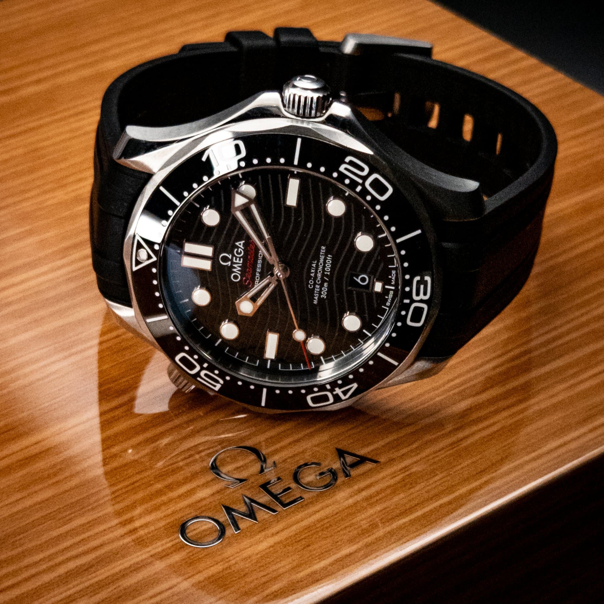 Omega Seamaster Diver 300M Black Wave (Ref. 210.32.42.20.01.001) — photo 3