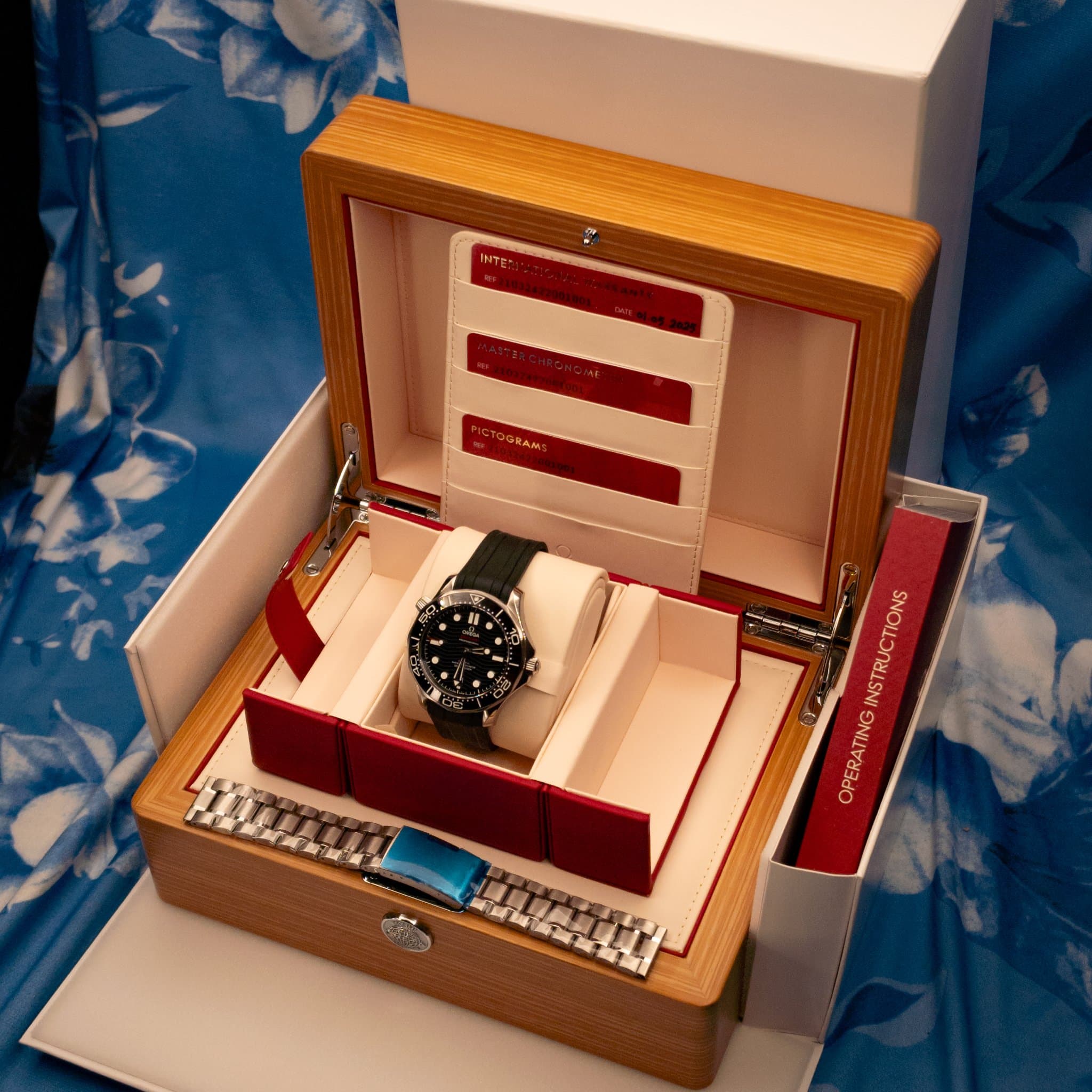 Omega Seamaster Diver 300M Black Wave (Ref. 210.32.42.20.01.001) — photo 2