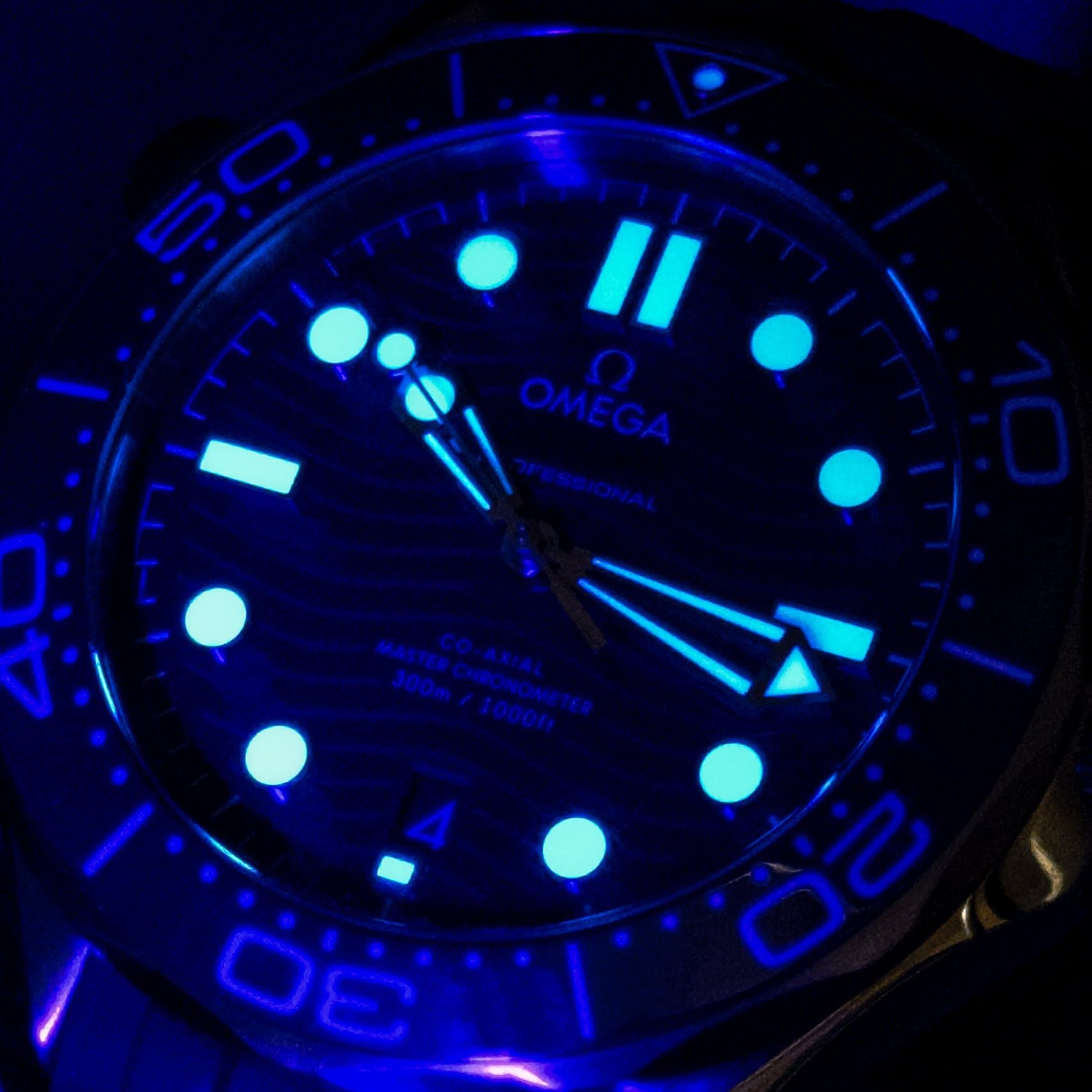 Omega Seamaster Pro 300M Blue Wave Rubber (Ref. 210.32.42.20.03.001) — photo 5