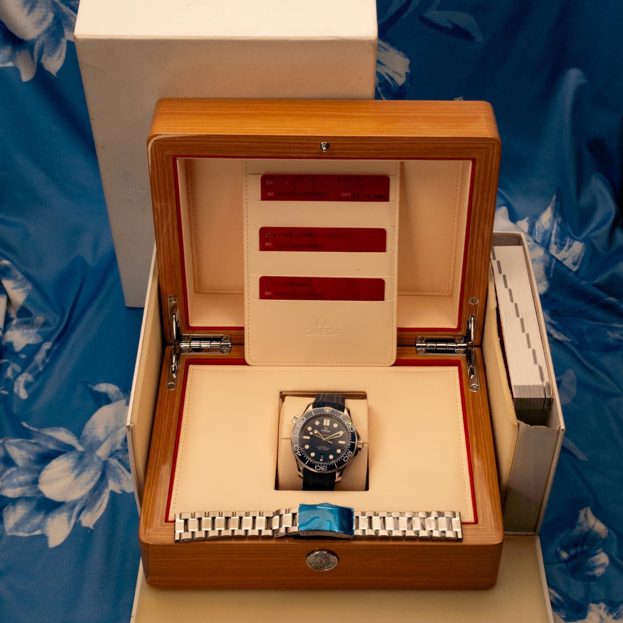 Omega Seamaster Pro 300M Blue Wave Rubber (Ref. 210.32.42.20.03.001) — photo 13