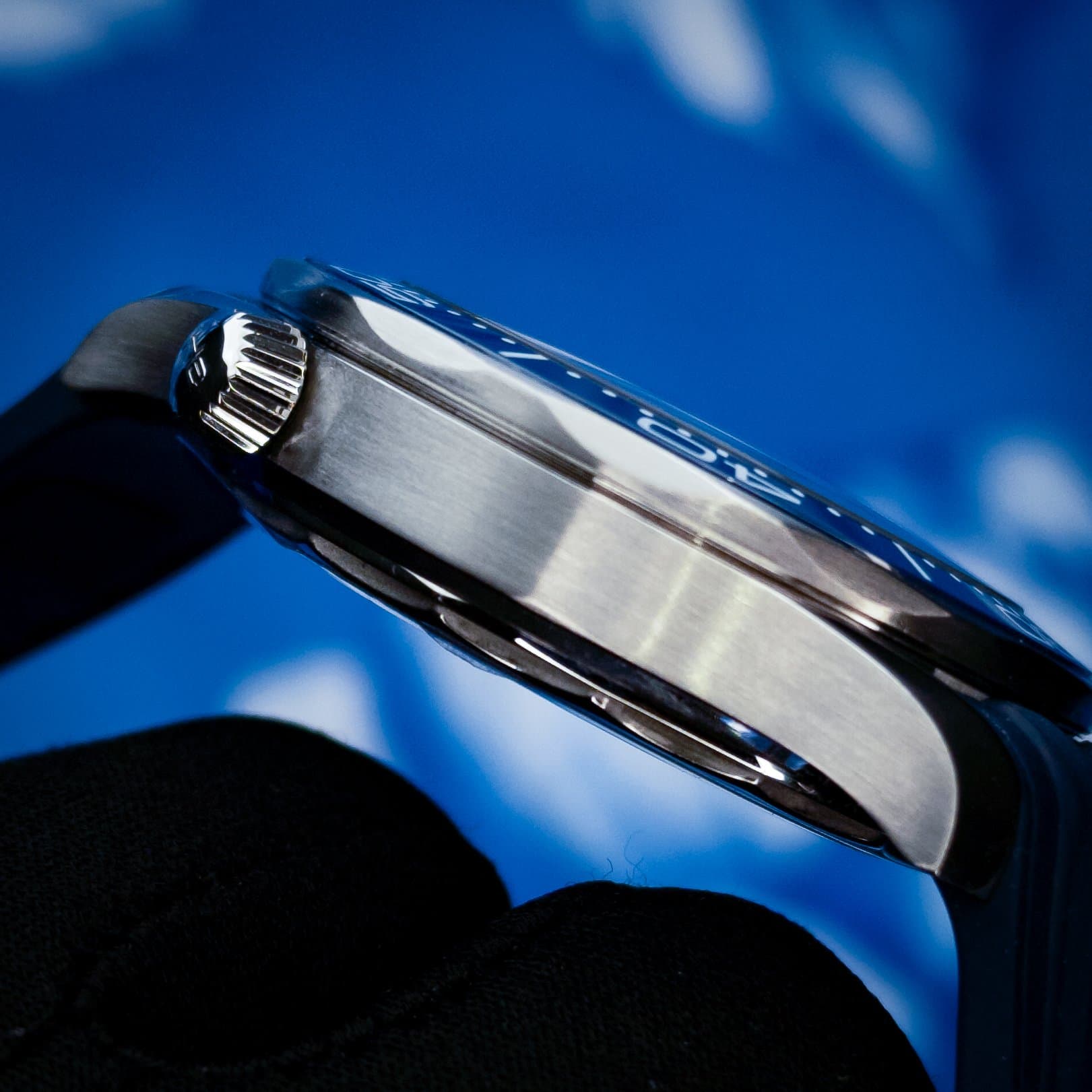 Omega Seamaster Pro 300M Blue Wave Rubber (Ref. 210.32.42.20.03.001) — photo 8