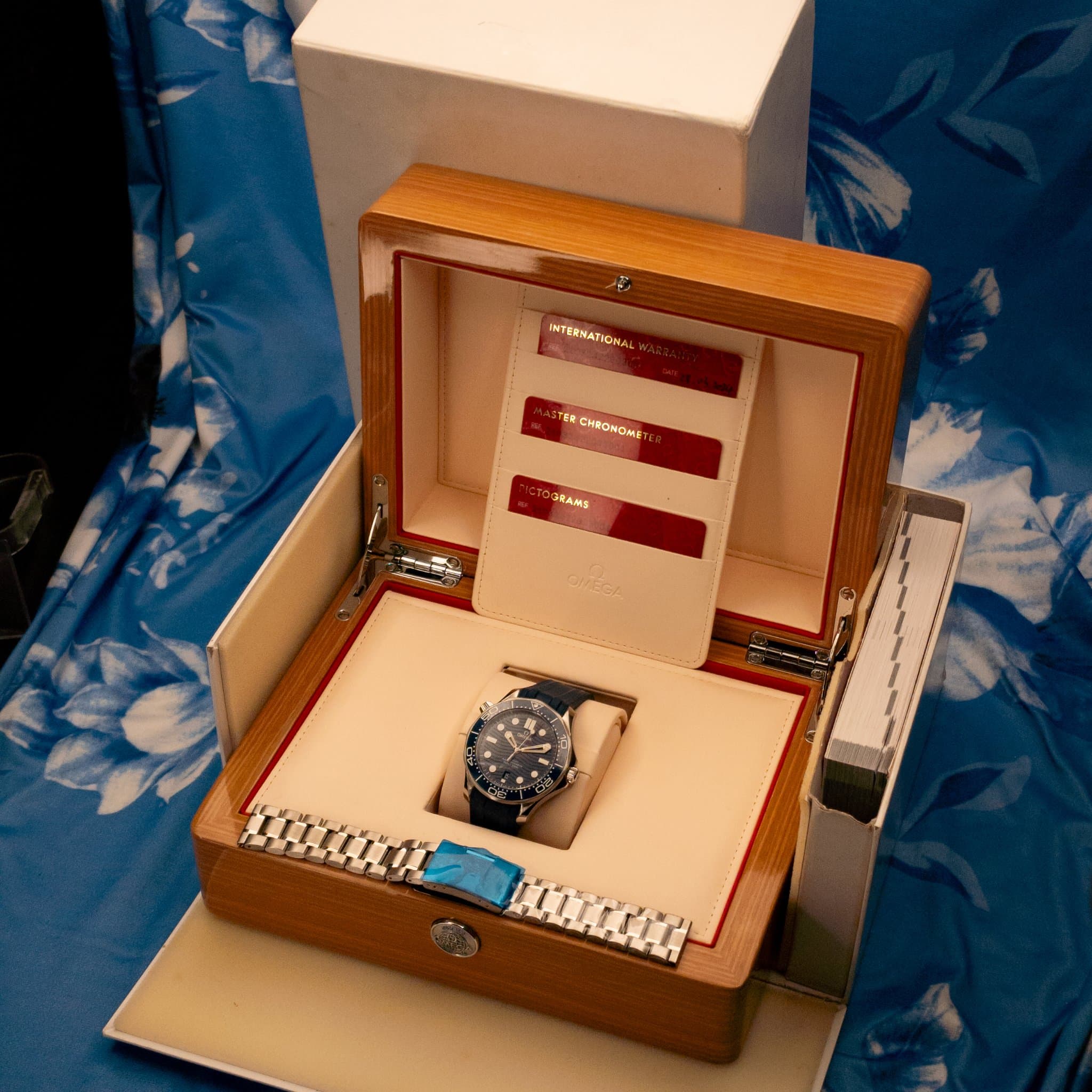 Omega Seamaster Pro 300M Blue Wave Rubber (Ref. 210.32.42.20.03.001) — photo 2